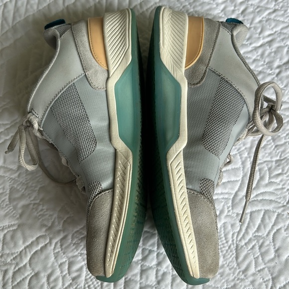 Vionic •6.5• Fearless Comfort Lace Up Sneakers Light Gray/Blue Mesh Suede - Picture 4 of 10